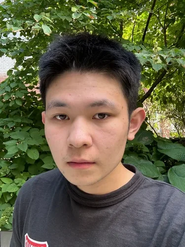 A headshot of Zihan Li.